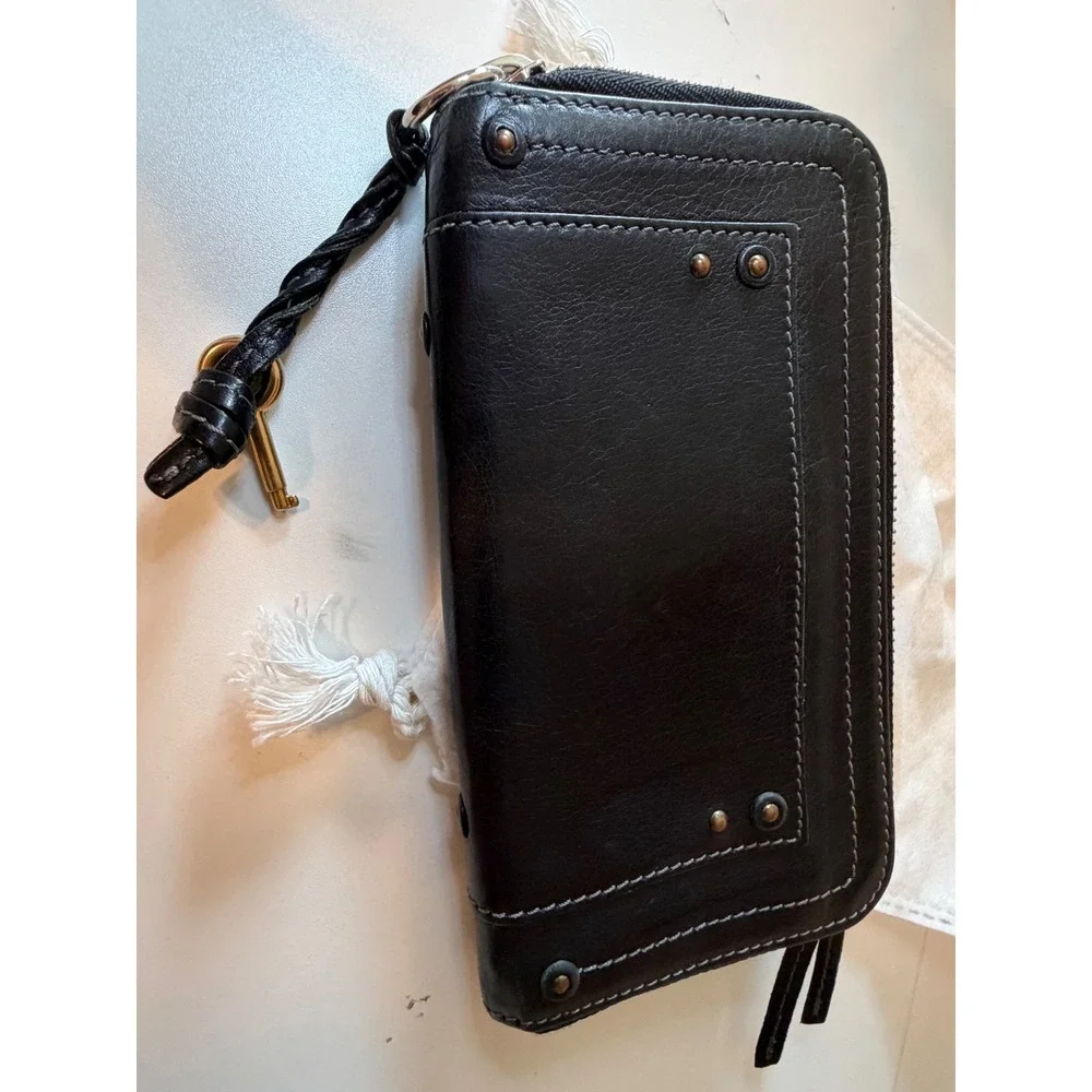 Chloe Paddington Black Leather Zippy Wallet Brass Hardware Turn Lock Woth COA